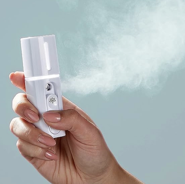 This set comes with a mini diffuser, a lip balm and your choice of Retreat, Balance or Uplift essential oil pure