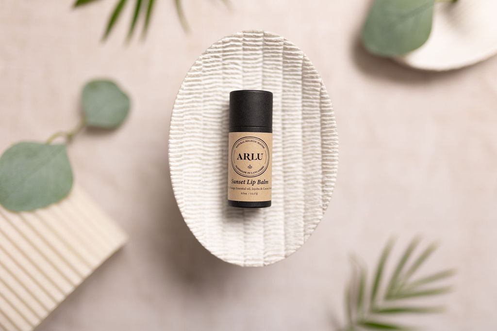 This set comes with a mini diffuser, a lip balm and your choice of Retreat, Balance or Uplift essential oil pure 