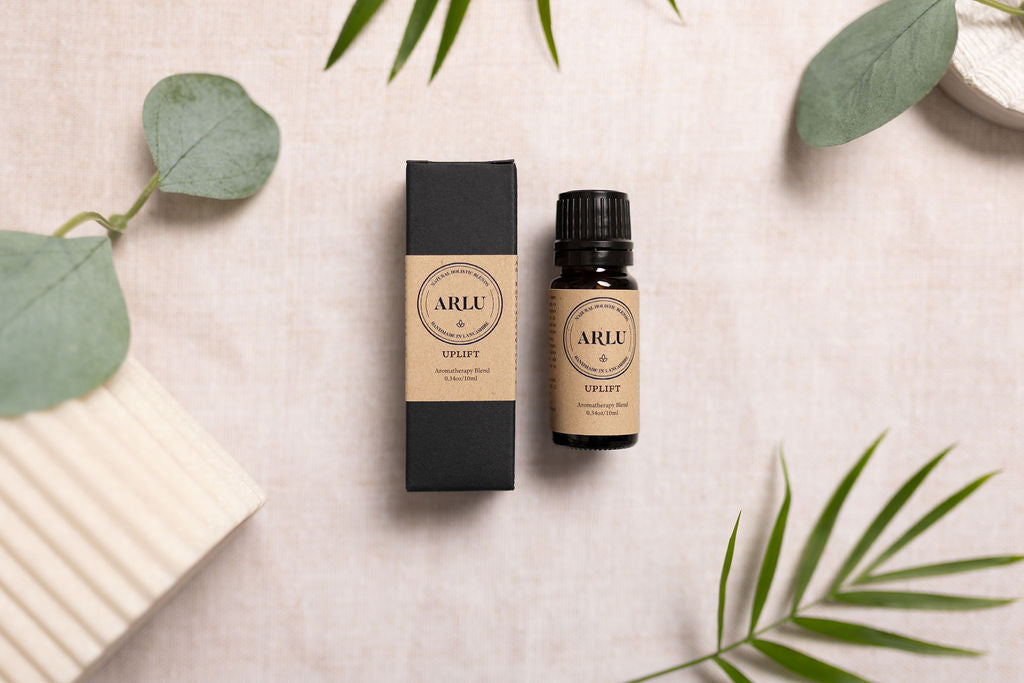 This set comes with a mini diffuser, a lip balm and your choice of Retreat, Balance or Uplift essential oil pure 